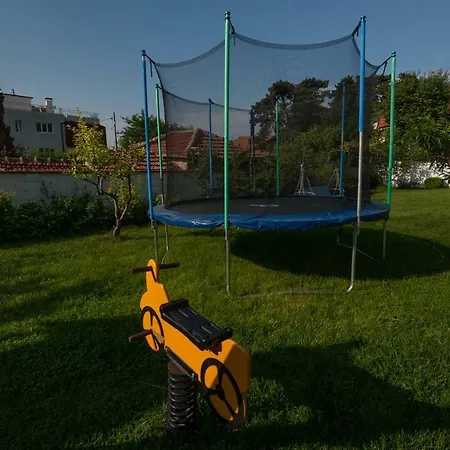 Few Steps From The Pool Apt; Sauna,bbq&playground Villa *